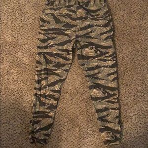 L, Black//Dark Green Jordan Boys Tiger Camo Jogger Pants